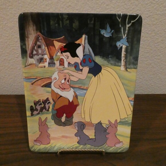 Snow White and the Seven Dwarfs “Here’s A Little Kiss” Collector’s Plate - Picture 6 of 6